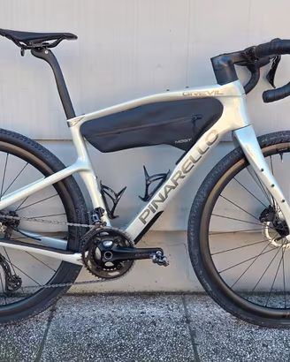 bici gravel pinarello grevil f1 2026