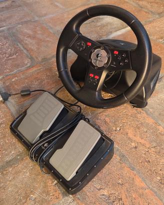 Volante e pedali Logitech 