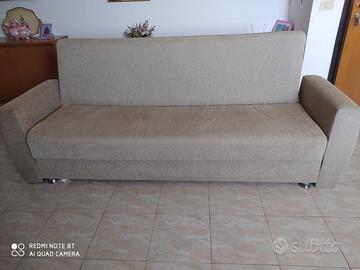 tavolo e divanoletto 60 euro cadauno