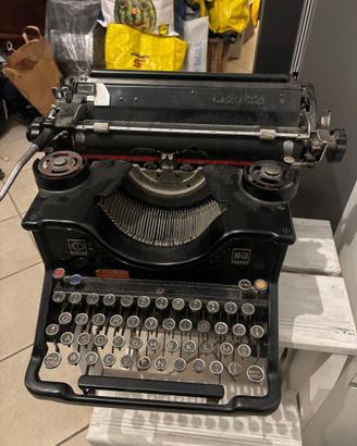 macchina da scrivere Olivetti M40/2