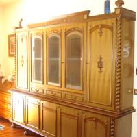 Credenza con vetrina