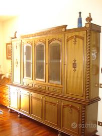 Credenza con vetrina