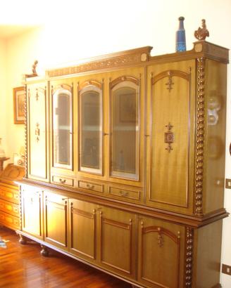 Credenza con vetrina