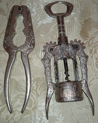 Cavatappi e schiaccianoci decorati antichi