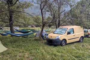 Furgone kangoo GPL semi allestito per campeggio