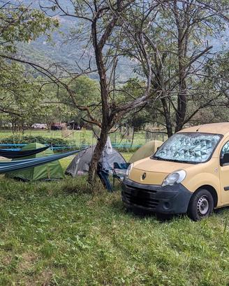 Furgone kangoo GPL semi allestito per campeggio
