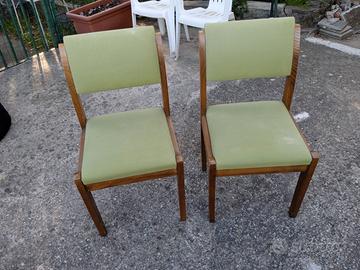 Coppia di sedie in legno e tessuto verde