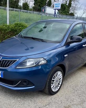 Lancia Ypsilon 1.0 FireFly 70 Cv Hybrid Silver