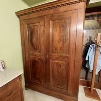 Armadio in noce stile  Luigi Filippo