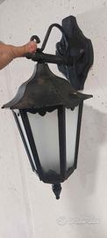 Lampade a muro da esterno in metallo e vetro