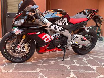 Aprilia Tuono 1000 trasformata in RS V4