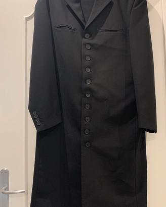 Completo da uomo con blazer lungo