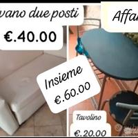 Divano due posti+tavolino con 2 sedie