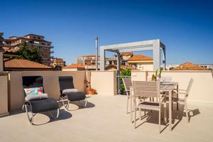 Attico arredato con terrazza - tutto incluso