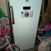 Congelatore verticale Beko No Frost con display