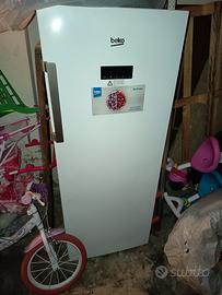 Congelatore verticale Beko No Frost con display