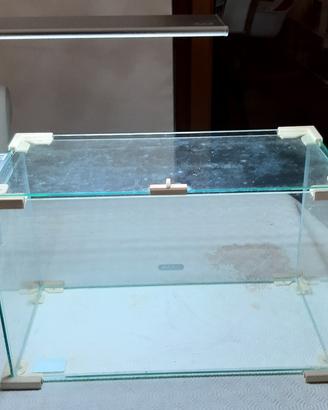 Vasca acquario e plafoniera led 