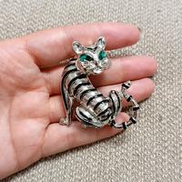 grande spilla vintage Tigre bianca 