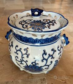Vaso in finissima porcellana Vintage.