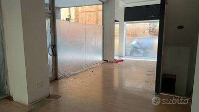 Pesaro Centro ZTL Negozio/ Ufficio 110 mq. 3 vetri