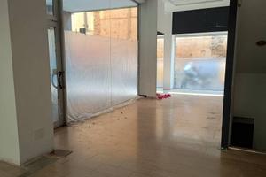 Pesaro Centro ZTL Negozio/ Ufficio 110 mq. 3 vetri