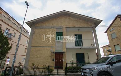 PIANO TERRA CON CORTE E MAGAZZINO