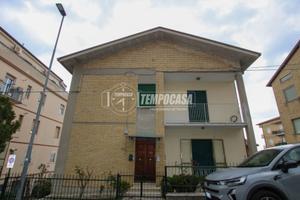 PIANO TERRA CON CORTE E MAGAZZINO