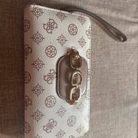Portafogli da donna, Guess