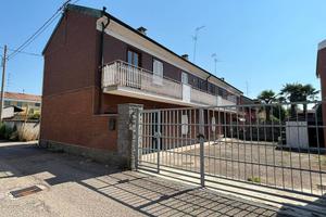 Casa indipendente di 233 m² con più di 5 locali a 