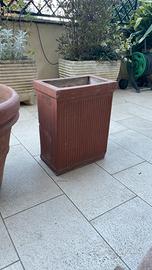 Vaso di terracotta rettangolare