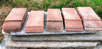 Antichi mattoni sagomati