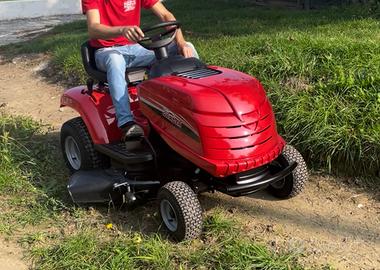 Trattorino tagliaerba Castelgarden