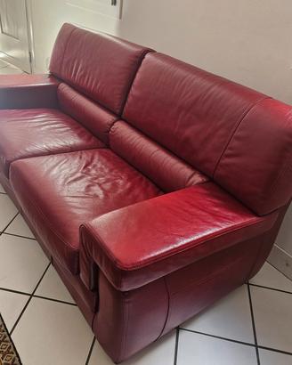 Due divani in vera pelle tinta rosso ciliegio