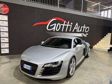 AUDI R8 4.2 V8 FSI quattro R tronic