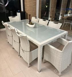 Tavolo piu sedie in rattan