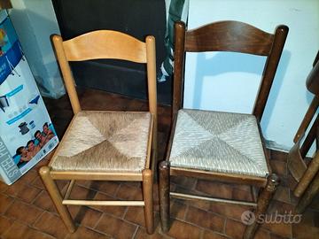 Sedie di legno con seduta in paglia