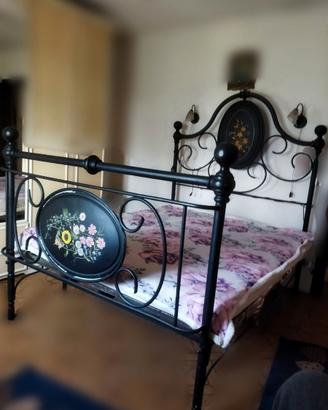 Struttura letto matrimoniale in ferro battuto