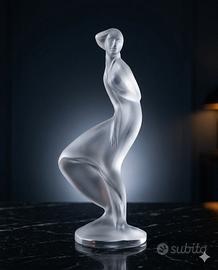 “Lady in the Wind” in cristallo satinato vintage