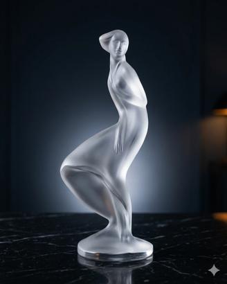 “Lady in the Wind” in cristallo satinato vintage