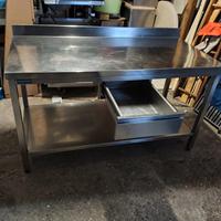 Tavolo in acciaio inox 