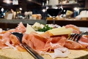 8R- ristorante, bar eventi possibilità mura