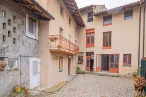 SPAZIOSA CASA BICAMERE CON SCOPERTO DI PROPRIET...