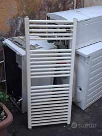 Termosifone a parete bagno