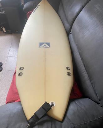 Surf fish da onda disegnata da Al Merrick