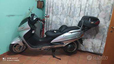 scuter 400 Suzuki 