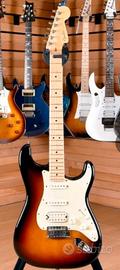FENDER STRATOCASTER AMERICAN DELUXE PLUS