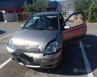 Toyota Yaris 2004 incidentata