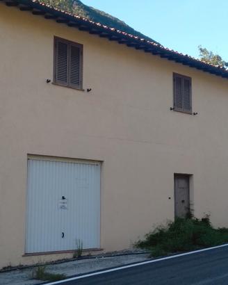 Fabbricato su due piani