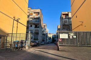 2 LOCALI A NAPOLI