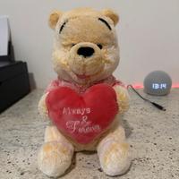 peluche romantico con cuore rosso